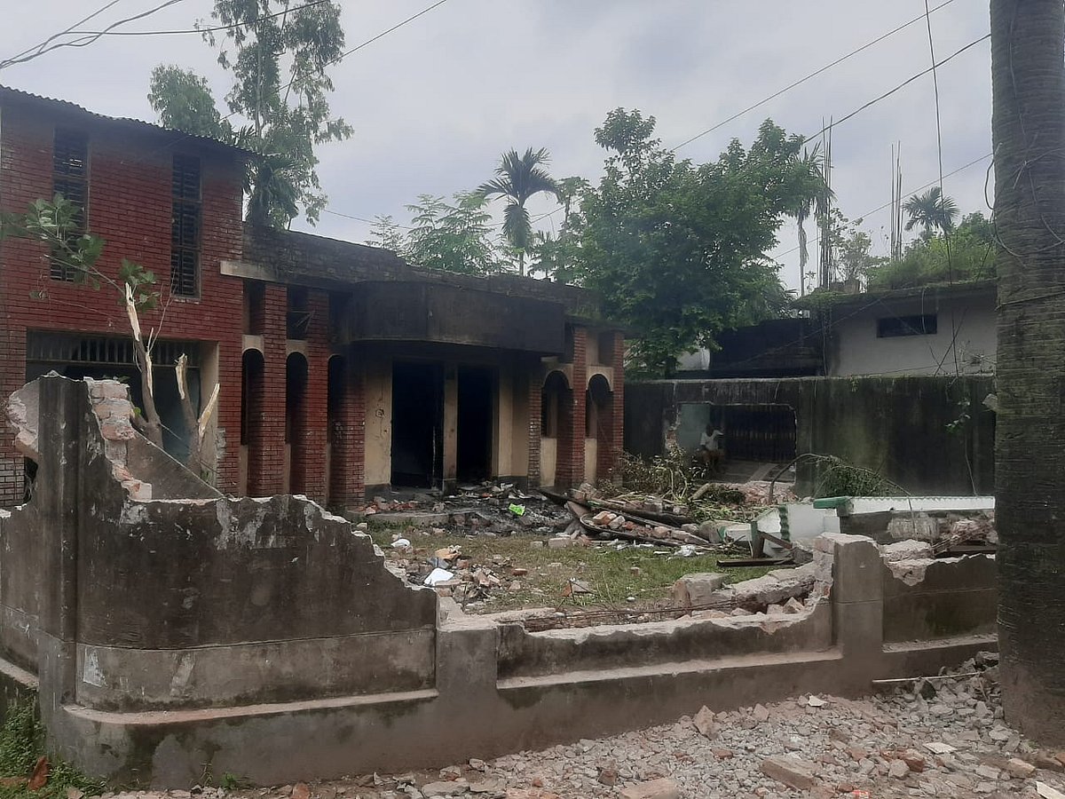 রংপুরের তারাগঞ্জে গতকাল সোমবার রাতে আহমদিয়া সম্প্রদায়ের উপাসনালয়ে হামলার ঘটনা ঘটে